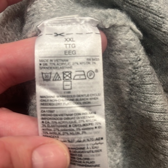 Old Navy women’s gray/ white animal print sweater size XXlarge. - Picture 6 of 7